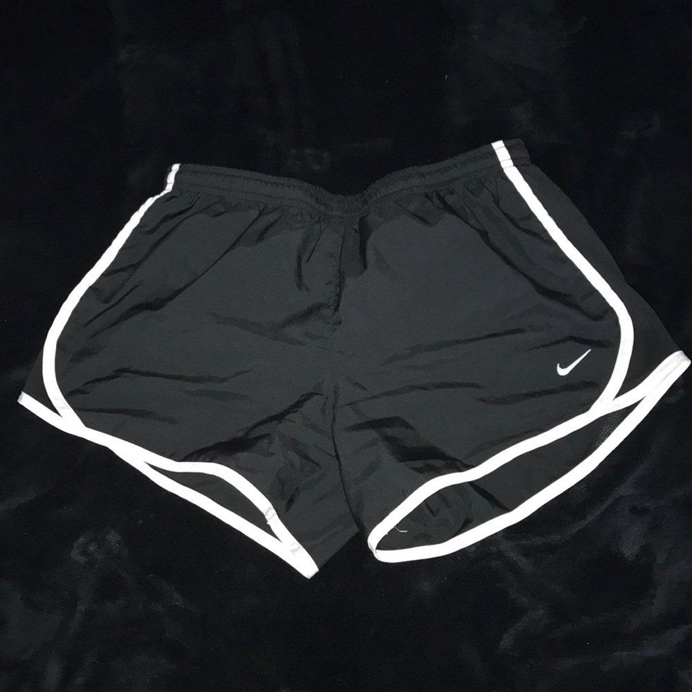 Youth large black nike shorts